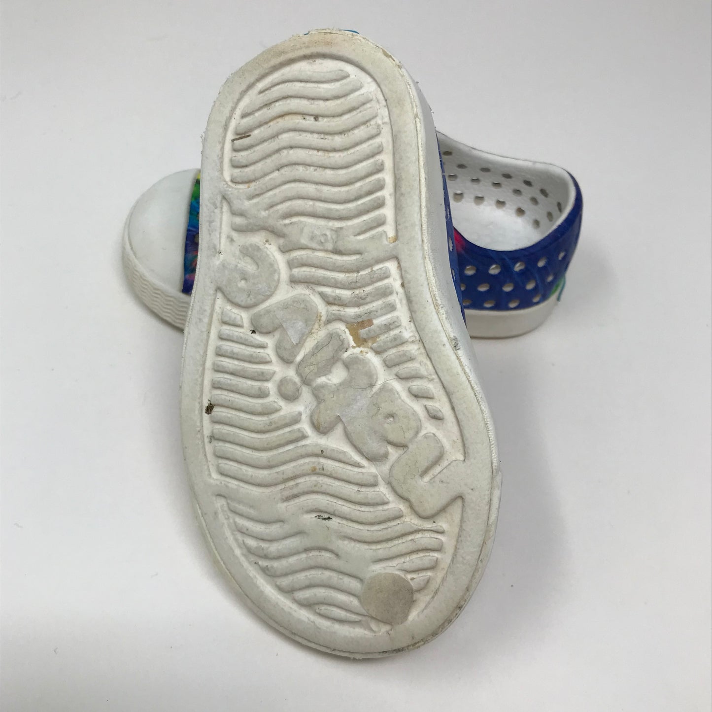 Native Jefferson Slip On Waterproof Sneakers Shoes Boy Tie Dye Size 4