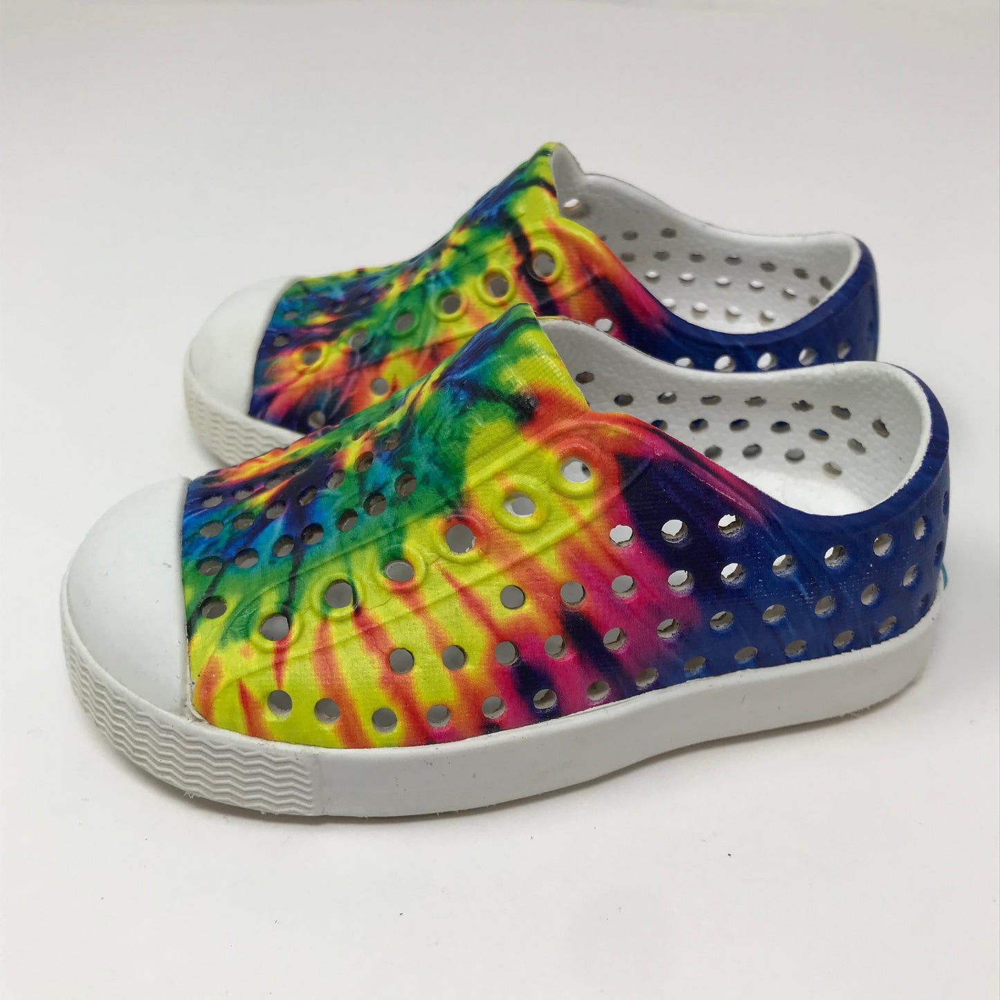 Native Jefferson Slip On Waterproof Sneakers Shoes Boy Tie Dye Size 4